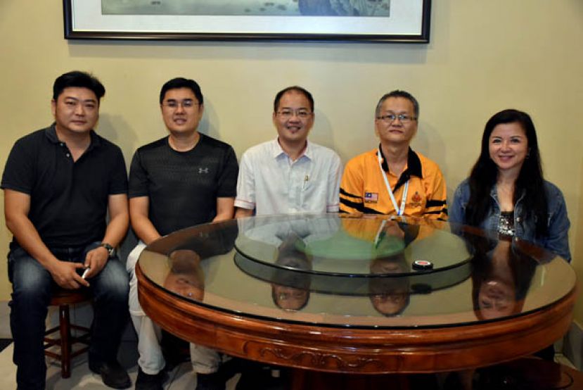 全砂青少年武术锦标赛新闻发布会，左起;为委员温永业、秘书张天源、筹委会主席罗长盈、宣传陈天希、砂武术总会副会长兼四小武术学会会长林蓉妃教练。