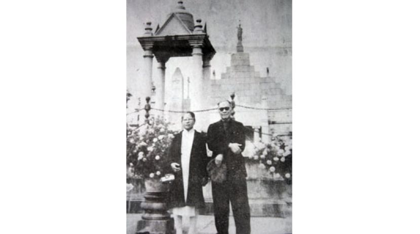 黄锡仪与巴巴拉贝在五十年代赴华旅游时合摄。