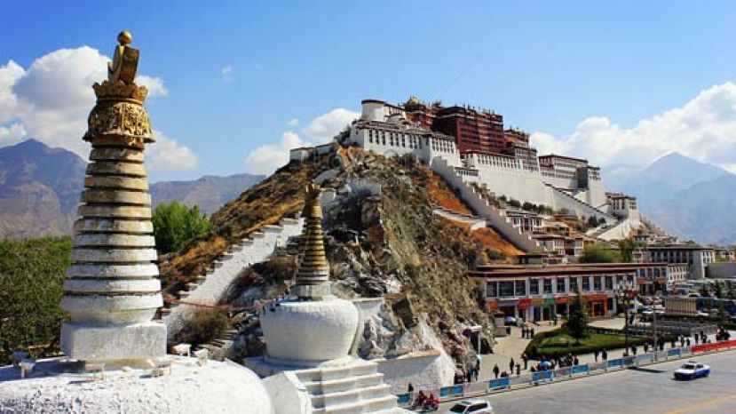 为防堵武汉肺炎蔓延，西藏宣布，暂停全区旅游景区接待游客。