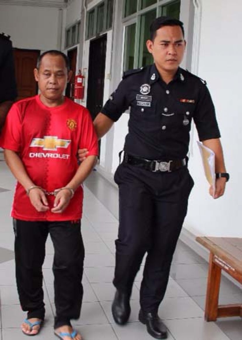 涉嫌加帛谋杀案的被告艾迪（中）被判罪成死刑。