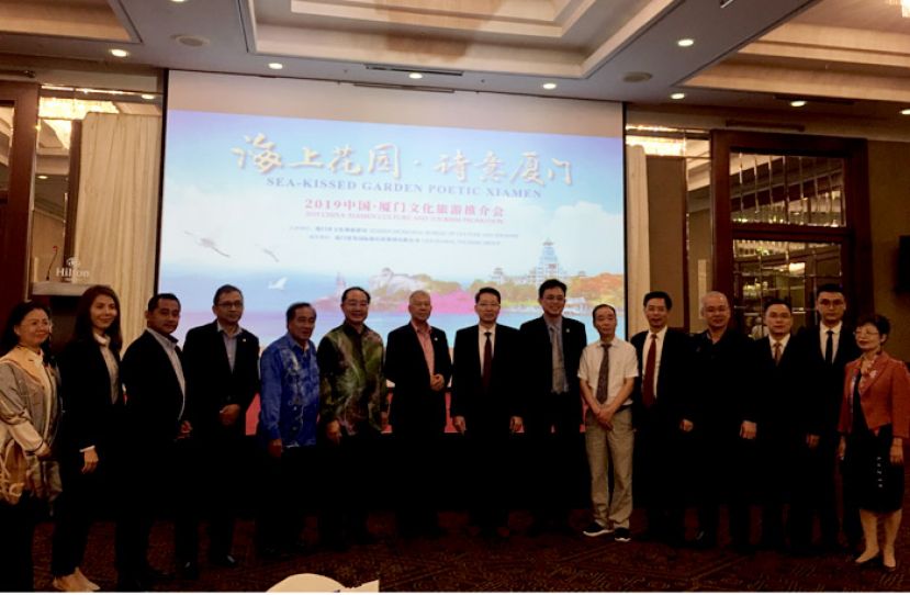 2019年中国厦门文化旅游推介会成功在古晋举行，图为贵宾们在仪式上合影。