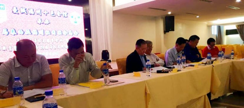 马福理事会在进行时摄，(中为)总会长拿督斯里刘为强太平局绅。