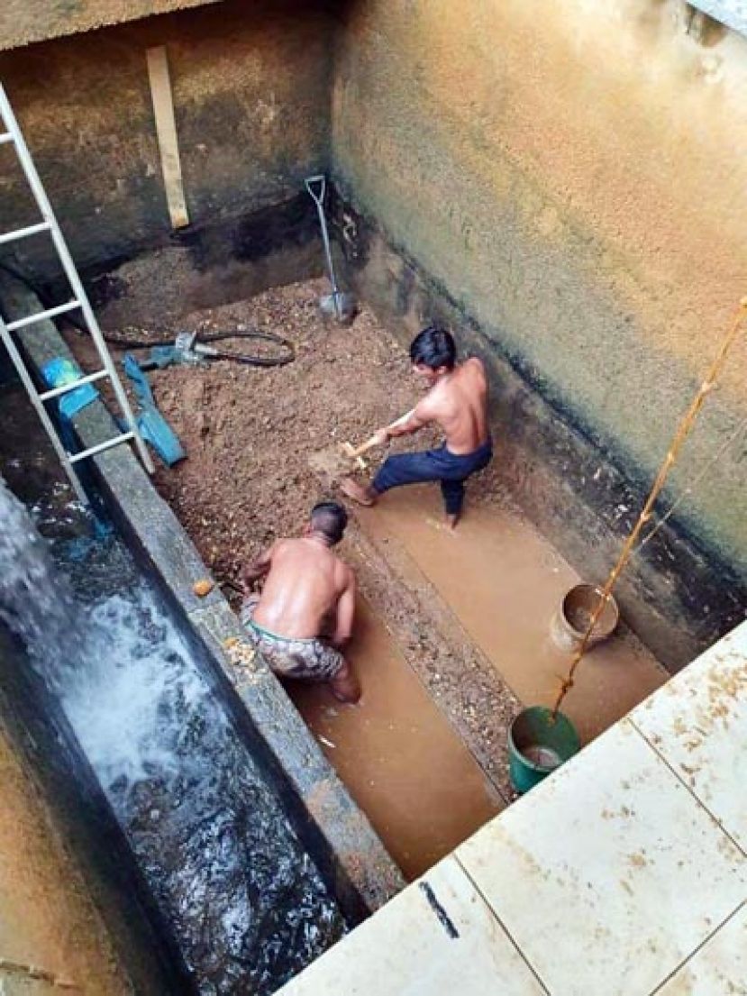 加拿逸食水过滤站进行清洗工作。