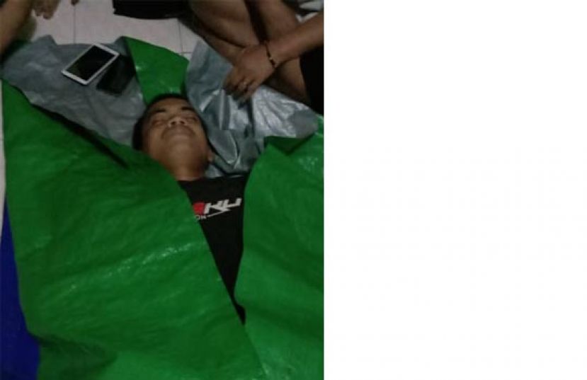 死者遗体被送返村庄。