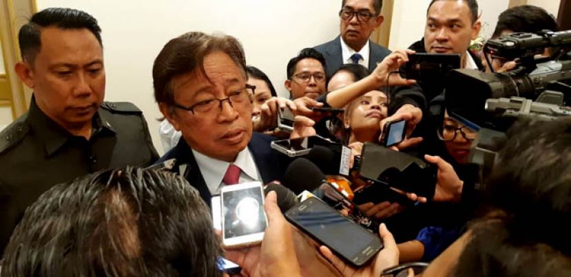 砂首长拿督巴丁宜阿邦佐哈里向媒体发表谈话。