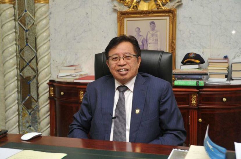 图示：砂拉越首席部长拿督巴丁宜阿邦佐哈里。