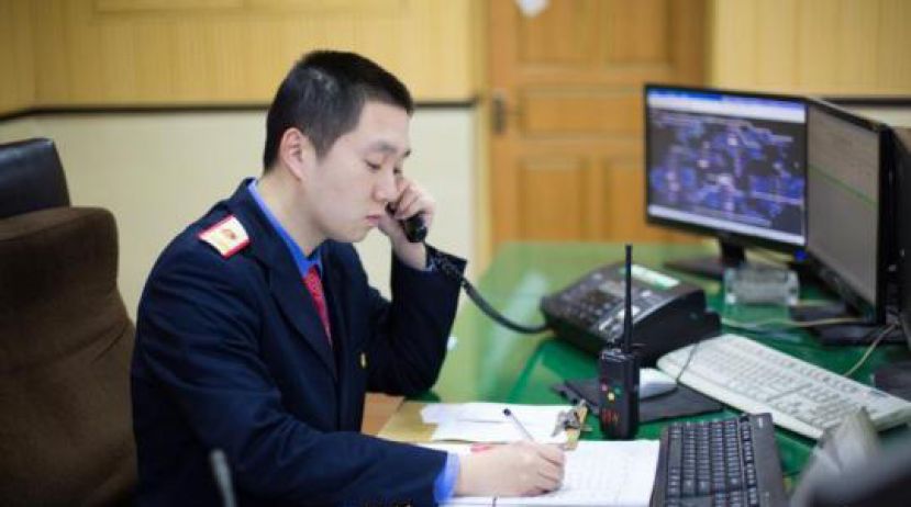 图示：中国铁路上海局集团有限公司乔司站车站值班员赵宜飞。