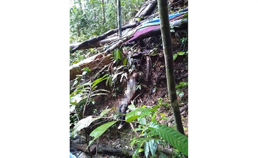失踪3天的承包商尸体在山坡下被发现时颈部缠绕着树根。